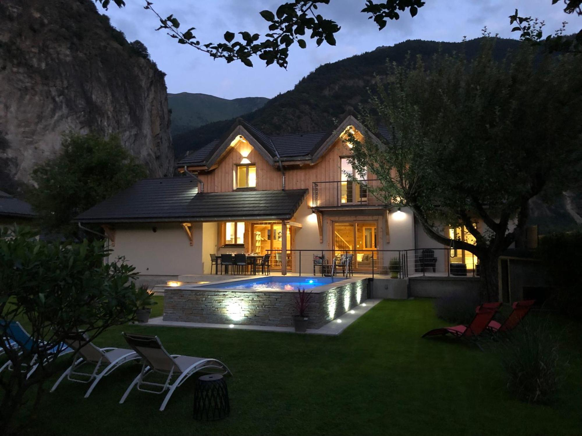 Chalet Barbara With Swimming Pool In The Heart Of Oisans Le Bourg-dʼOisans Екстериор снимка